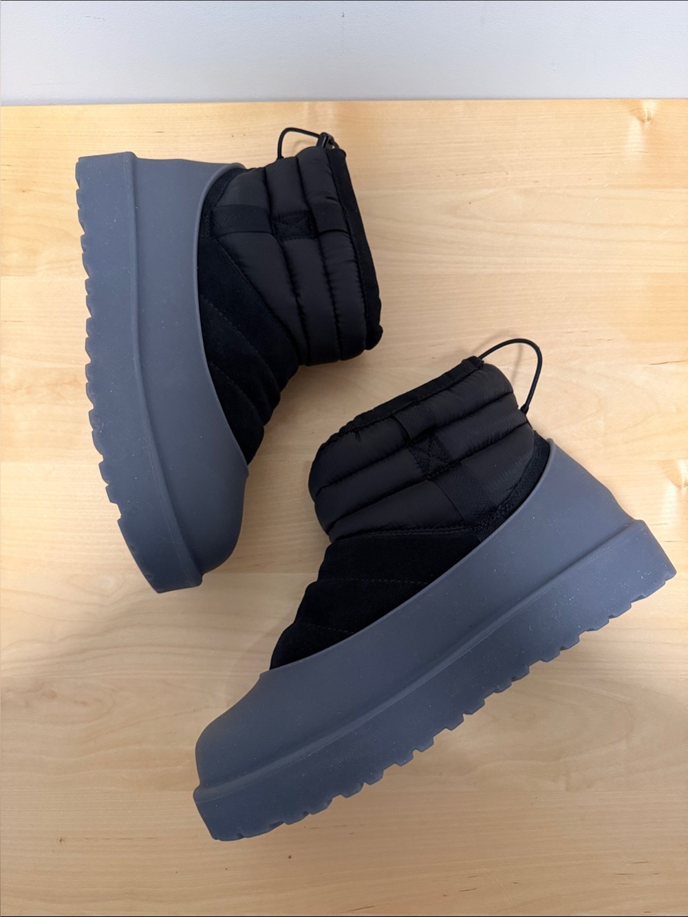 Ugg Mens Classic Mini Pull-On weather boot
